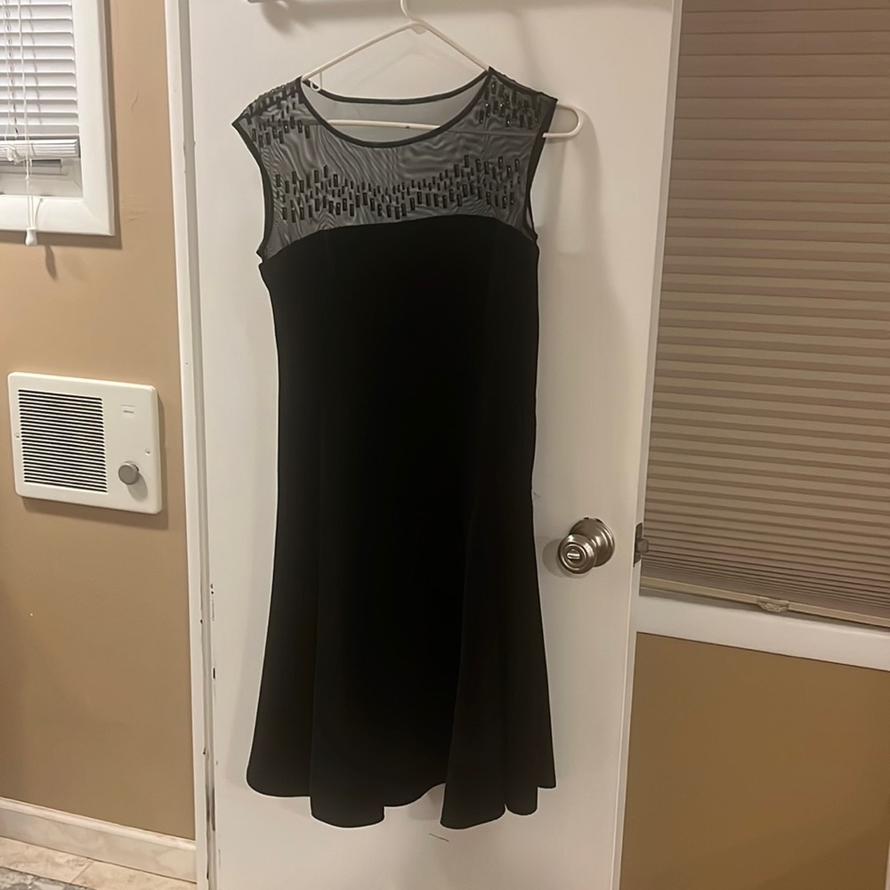 Size 2 Anne Klein black midi dress